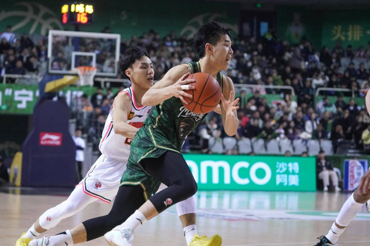 国内篮球职业联赛季后赛前景引发关注