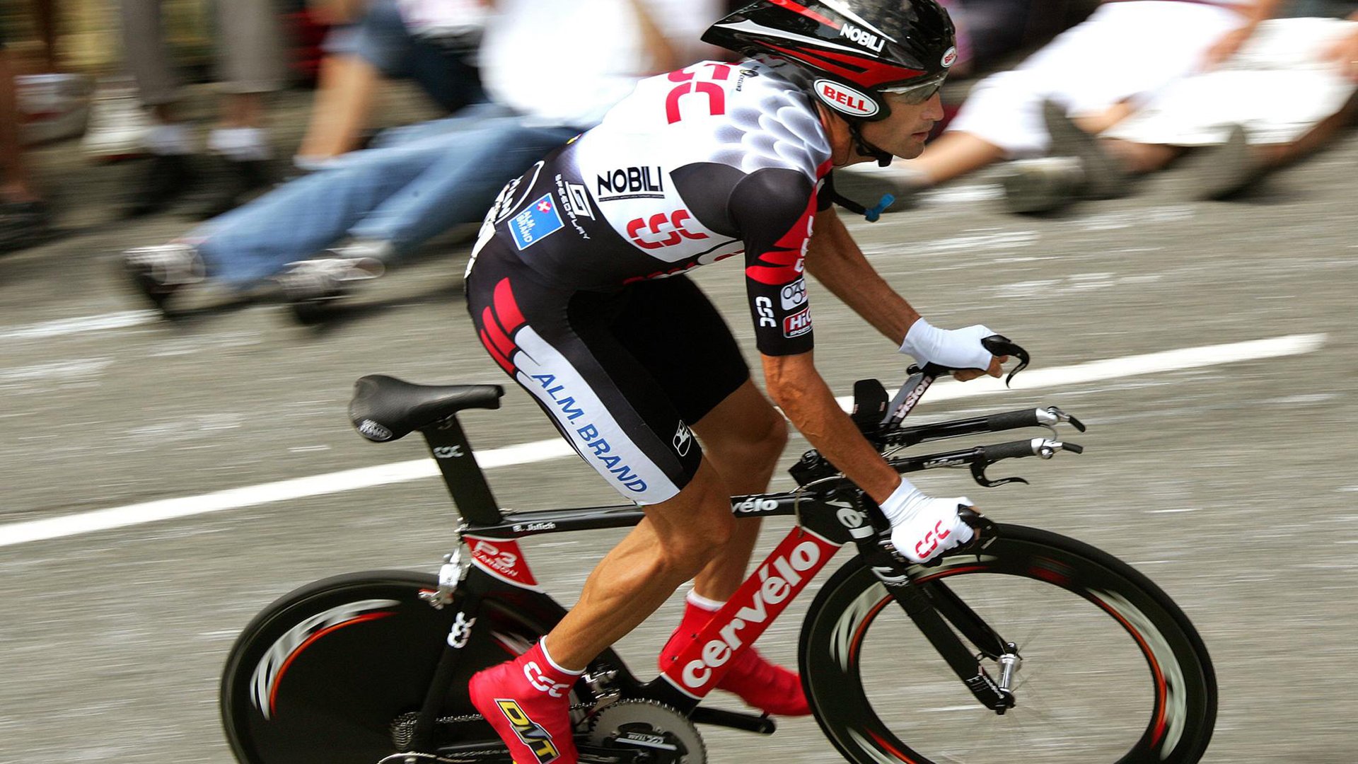 Rookie迎来十二赛季出色发挥，拜仁观众热烈欢呼！上演精彩一战