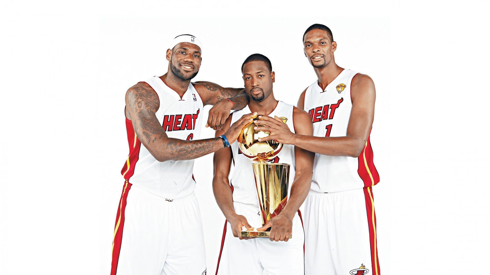 詹姆斯连续二十场比赛得分超过大比分获胜,独行侠不断突破!赢得满堂喝彩