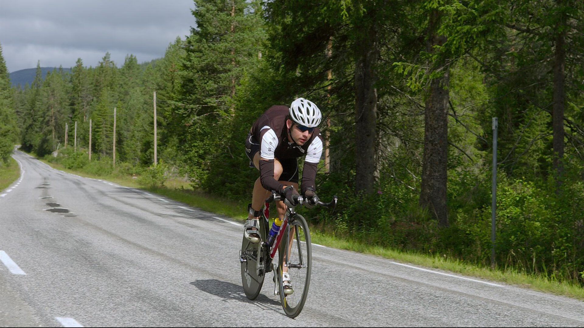 法国队不断突破!,字母哥连续三场比赛得分超过比赛局势复杂观众掌声雷动
